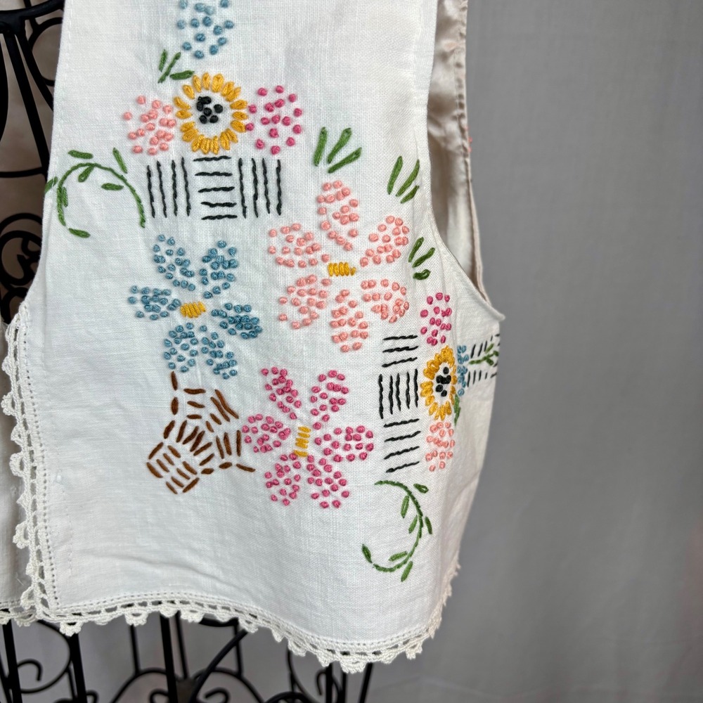 Vintage Embroidered Floral Vest White Crochet Lace Trim Cropped Handmade Sz M - Picture 6 of 16